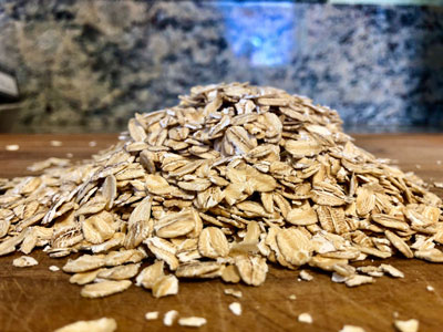 rolled oats in a pile